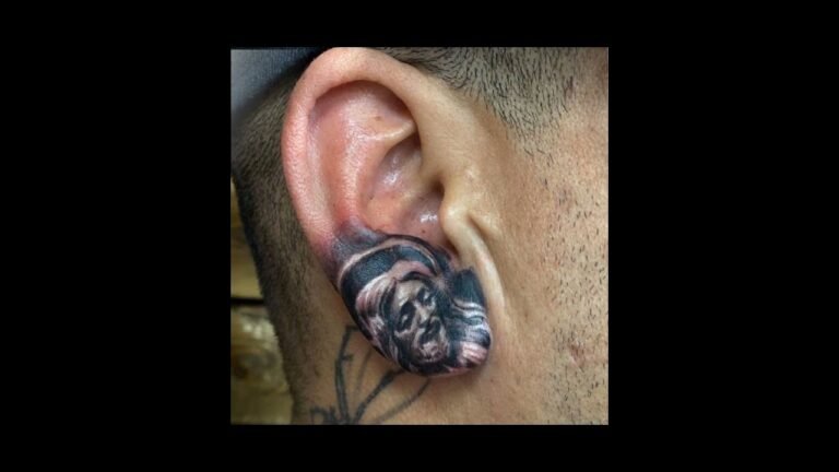 Ideas de tatuajes en la oreja para hombres